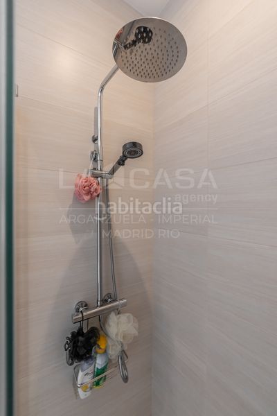 Foto a46317ba-8419-4796-a437-9c8289bdd194. Pis amb calefacció aparcament a Imperial Madrid