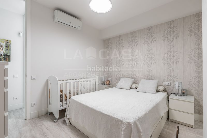 Foto bbdb4eb8-1a55-49f9-b8a8-6e8dae494e8a. Pis amb calefacció aparcament a Imperial Madrid
