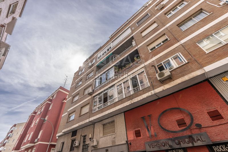 Foto 93f9e9d1-dd55-4802-ac8f-e060930a77f2. Àtic amb calefacció a Ciudad Jardín Madrid