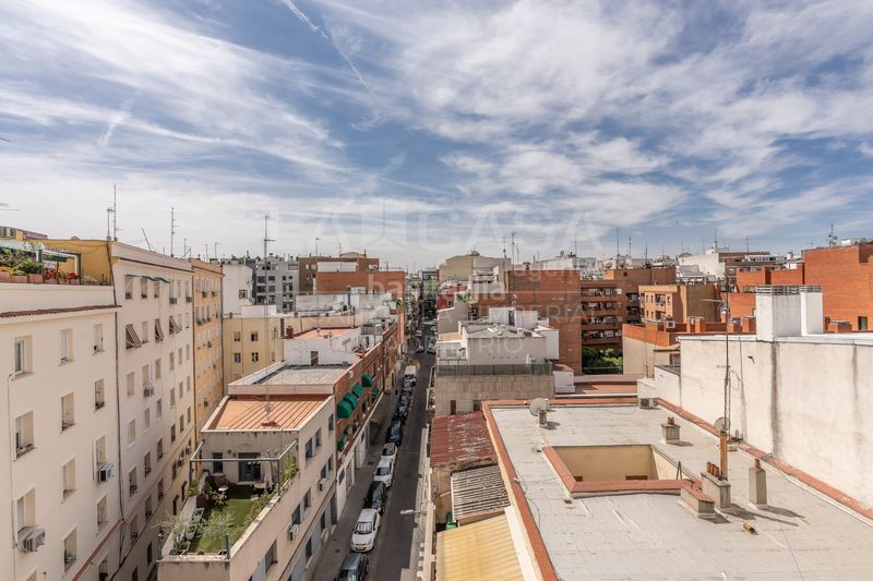 Foto 96fbe89b-7a2d-4c8d-84b8-0ee86cd3a907. Àtic amb calefacció a Ciudad Jardín Madrid