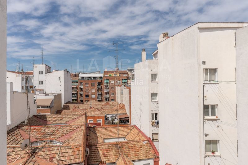 Foto bd3df21b-9507-42b6-8942-0324909ad5e4. Àtic amb calefacció a Ciudad Jardín Madrid