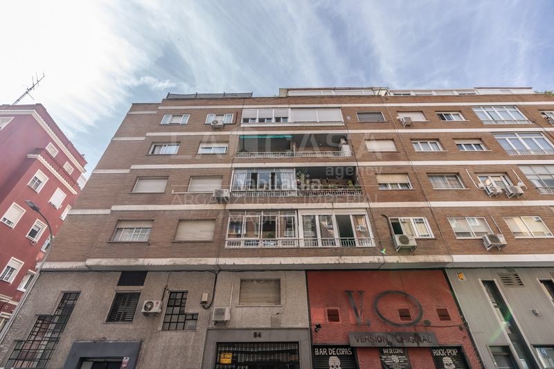 Foto cfe22ab1-70d5-4e69-a6f5-d02a76acff0a. Àtic amb calefacció a Ciudad Jardín Madrid