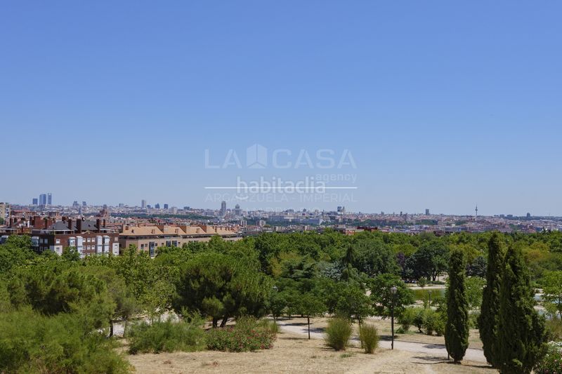 Foto a55cb190-ff1c-4ba0-b84d-4c1d38c5eb5f. Pis a Lucero Madrid