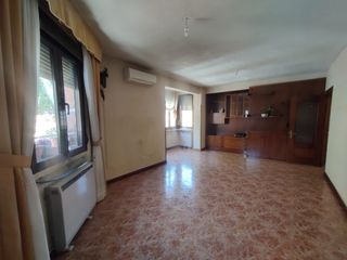 Etagenwohnung in Opañel. Amplio piso en oporto