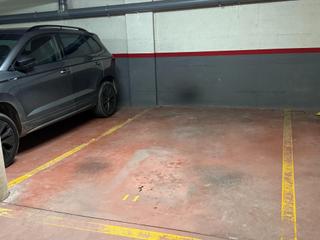 Miete Autoparkplatz in Calle dr klein 44. Parking en alquiler en el centro de cardedeu