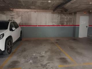 Lloguer Aparcament cotxe  Passeig colom. Alquiler de plaza de parking muy cómoda y de buen acceso.
