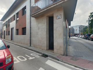 Parking coche en Carrer gran via de tomas balvey 28. Plaza parking coche, en venta, 21 m2 céntrica.