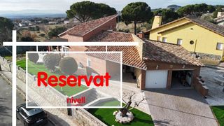 Maison  Avenida avinguda de la llum, 24. Llama a pep.