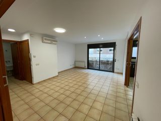 Rent Flat  Sol. Piso en alquiler interesados enviar whatsapp al 676739848