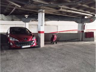 Autoparkplatz in Centro. Se vende plaza de garaje para coche y dos motos