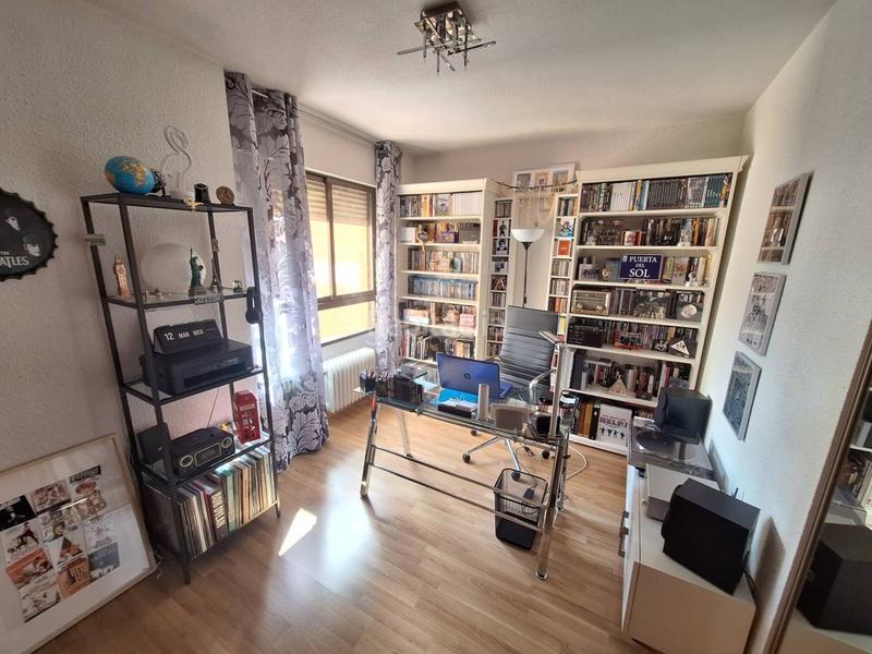 Foto 33ef7396-bfef-479b-8519-13f44e9482ed. Piso  en venta zona plaza de la albufera. con plaza de garaje opcional en Fuenlabrada