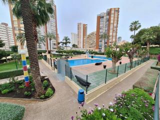 Apartament a Playa Poniente. Apartamento en venta con terraza abierta y zonas comunes con pis