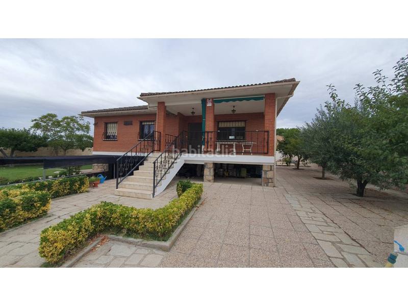 Foto d7bd04bf-2358-4676-bd3f-5999b50b644d. Chalet magnifico chalet independiente con piscina privada en urbanizacion valcarrillo del alberche !! en Almorox