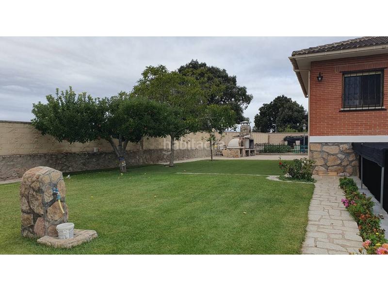 Foto e66e0faf-1cac-4375-a512-2d7197c9aa0c. Chalet magnifico chalet independiente con piscina privada en urbanizacion valcarrillo del alberche !! en Almorox