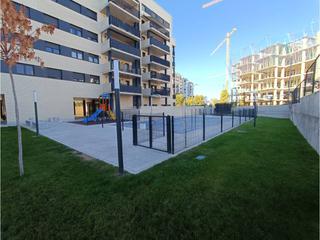 Lloguer Pis a Humanes de Madrid. Piso en alquiler obra nueva con un gran patio, garaje y piscina