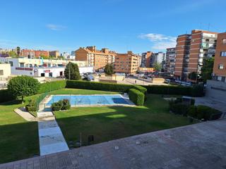 Appartement à El Arroyo-La Fuente. Extraordinaria vivienda con piscina zonas infantiles y trastero
