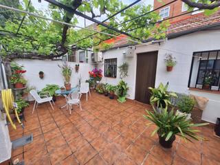 Lloguer Casa a Flores. Se alquila vivienda con patio en leganés. zona san nicasio