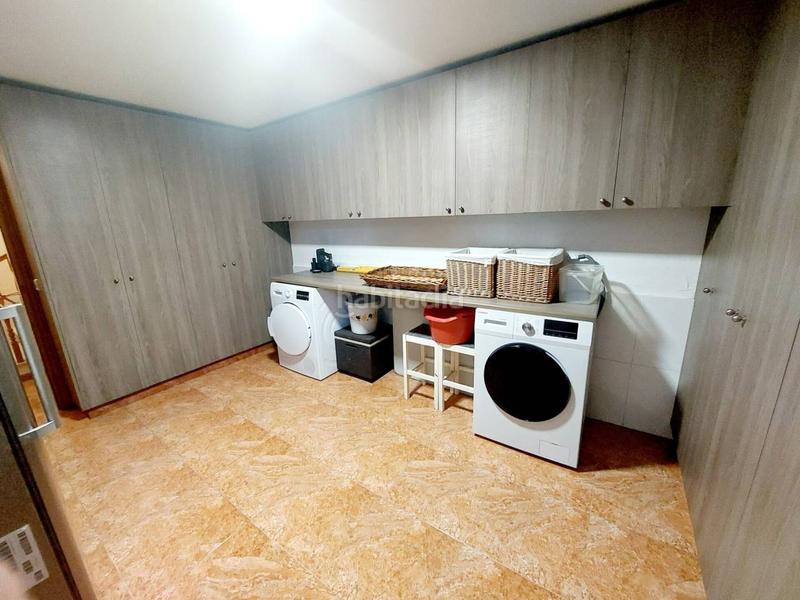 Foto 090c96da-5b6e-47d3-9bb3-adb179e5adef. Maison jumelée avec chauffage parking piscine dans El Arroyo-La Fuente Fuenlabrada