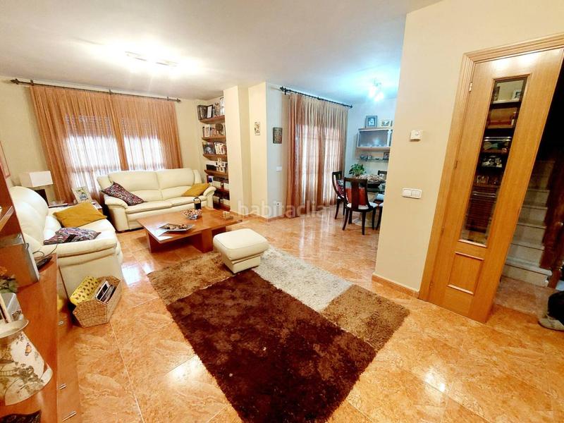 Foto 3d58ff9b-f9ed-46a9-b26f-179d699cb980. Maison jumelée avec chauffage parking piscine dans El Arroyo-La Fuente Fuenlabrada