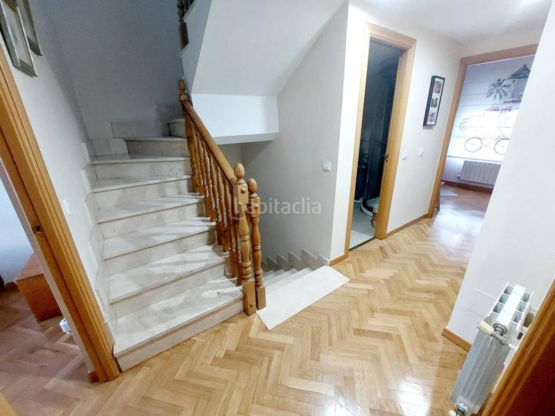 Foto 5578ed43-9120-425b-b2cc-407a383f8d77. Maison jumelée avec chauffage parking piscine dans El Arroyo-La Fuente Fuenlabrada