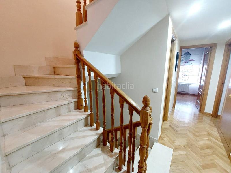 Foto bc9bc25b-2a6e-4ed8-9e06-a08d69900dd6. Maison jumelée avec chauffage parking piscine dans El Arroyo-La Fuente Fuenlabrada