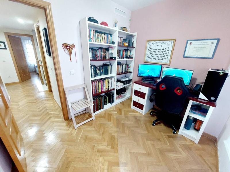 Foto ebad4388-0754-43ab-9f05-af79de9317b4. Maison jumelée avec chauffage parking piscine dans El Arroyo-La Fuente Fuenlabrada