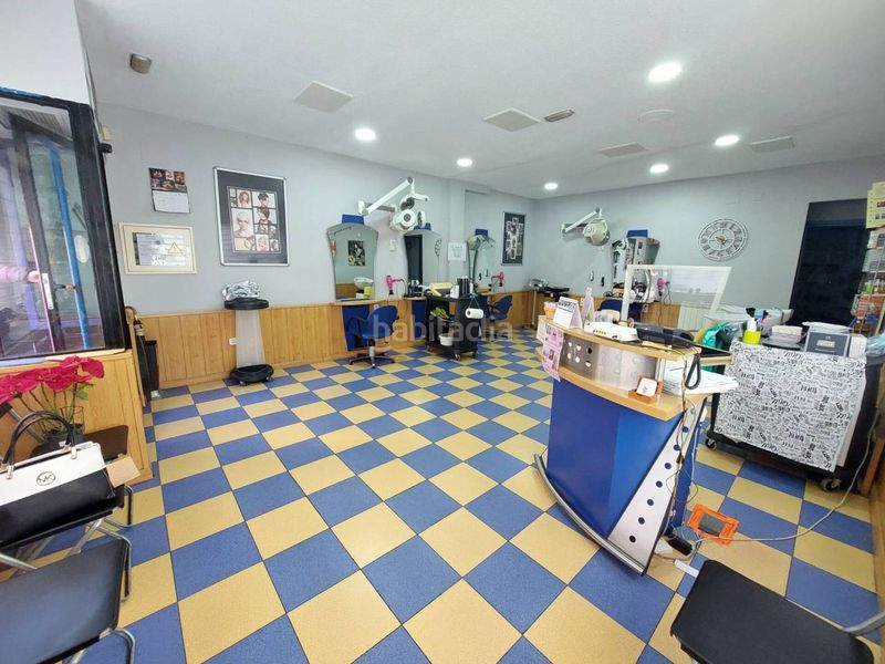 Foto 44de7bb5-0358-4d8c-bf49-a8289c4ced70. Alquiler local comercial se traspasa peluqueria en pleno funcionamiento y con una amplia cartera de clientes de mas de 20 años !! en Parla