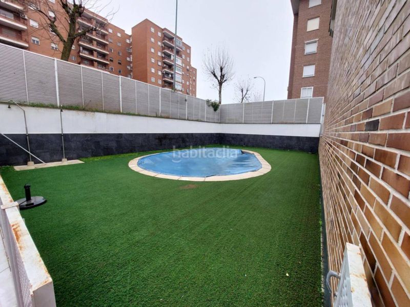 Foto 458d051a-3d9d-46b2-a769-1e73eed104f9. Reihenhaus mit heizung parking pool in La Serna Fuenlabrada