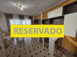 Flat in Centro. Se vende piso con calefacción central en urbanizacion con piscin