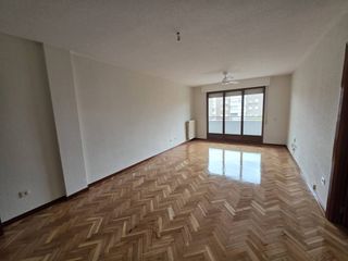Rent Flat in La Serna. Piso en alquiler con terraza, zona lorea!!
