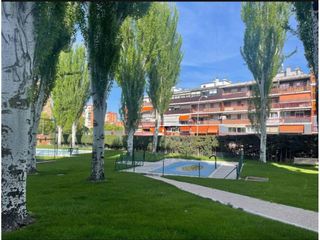 Pis en La Avanzada-La Cueva. Se vende amplia vivienda con piscina, pistas de padel, tenis y z