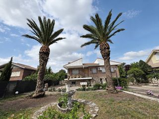 Chalet en Brunete. Magnifico chalet independiente con parcela de 1.200m  y piscina