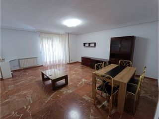 Rent Apartment in Centro. Piso en alquiler amueblado  para estudiantes  con patio, zona ce