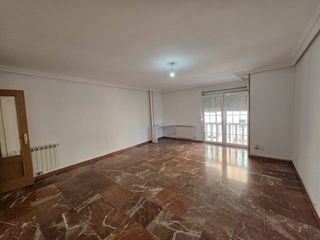 Alquiler Apartamento en Centro. Piso en alquiler amueblado para funcionarios  o estudiantes con