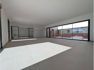 Casa aparellada en Gri��n. Exclusivo chalet unifamiliar en una planta sostenibilidad, dise�