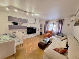 Etagenwohnung in Hispanoamérica-Comunidades. Magnifica vivienda  con garaje, trastero y piscina en zona aveni