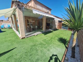 Doppelhaus in Carranque. Expectacular chalet pareado en carranque con piscina privada de