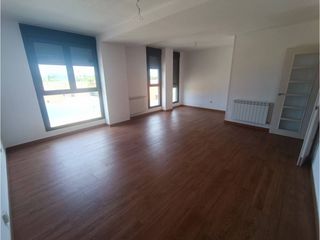Affitto Appartamento in Universidad-Hospital. Piso en alquiler con trastero, garaje y piscina zona universidad