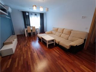 Location Appartement à Universidad-Hospital. Alquiler piso con trastero, garaje, piscina y pista pádel zona v