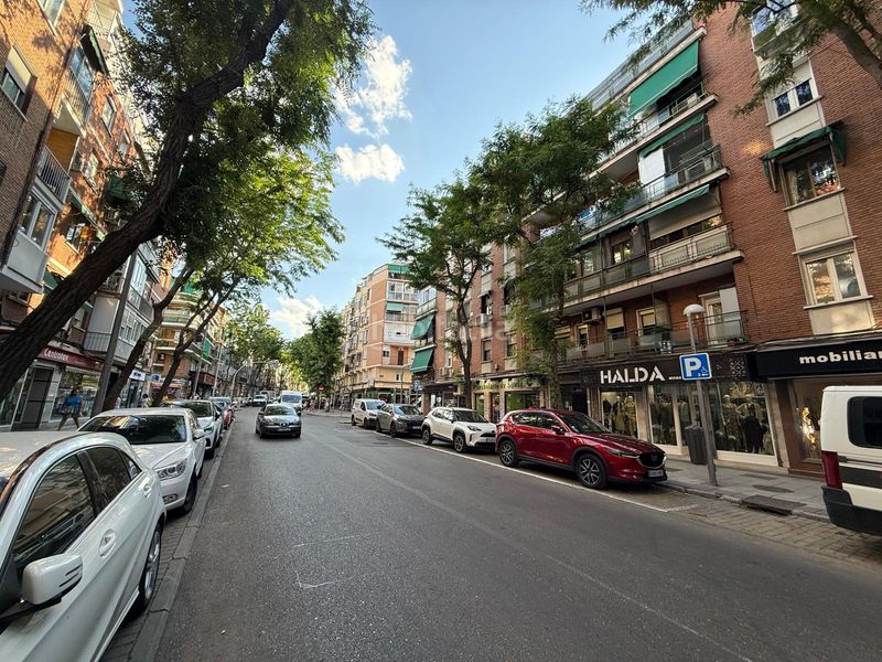 Piso  Avenida de nuestra señora de fátima. Luminoso piso de 3 amplios dormitorios junto al hospital gómez u