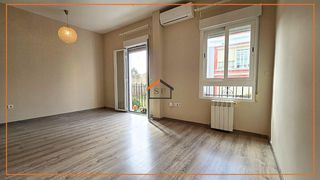 Location Appartement  Calle andalucia. Amplio y luminoso piso reformado en pacífico, madrid