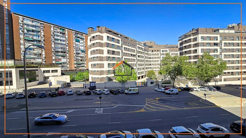 Foto 80741fb1-2a00-435d-a1ef-34b6ece9046e. Flat with parking pool in Adelfas Madrid