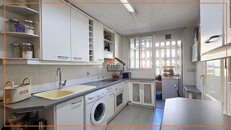 Foto 81f76842-1587-4446-bc31-16fc97ef3695. Flat with parking pool in Adelfas Madrid