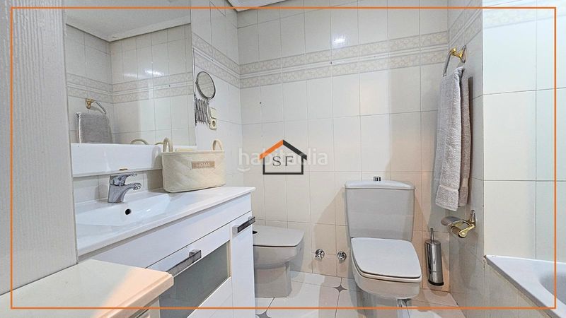 Foto a8e99c93-dcb4-4ad5-bea3-ae73fa34af2a. Flat with parking pool in Adelfas Madrid