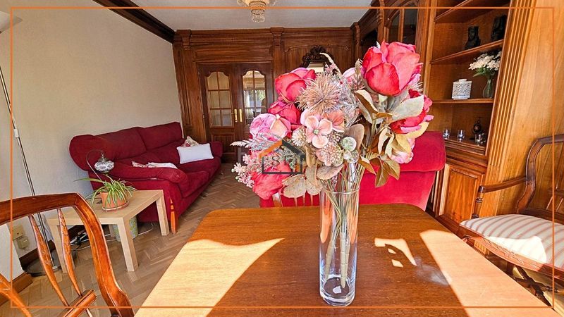 Foto bd7d934b-2c1a-4dd8-9cb0-9e8b2fb98214. Flat with parking pool in Adelfas Madrid