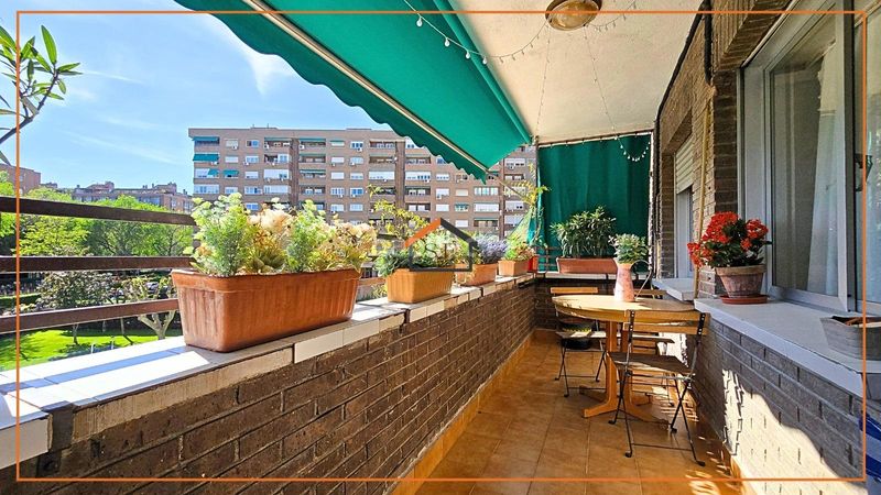 Foto cb1a93f2-1a98-42a0-8fed-49d7e8009afc. Flat with parking pool in Adelfas Madrid