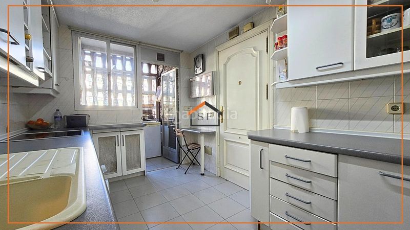 Foto f075b07f-00d9-4882-8d7f-c4621e822662. Flat with parking pool in Adelfas Madrid