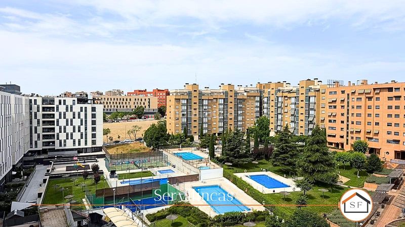 Foto b0e66443-9d6f-4d16-9df6-aa8c71764bbd. Lloguer àtic amb calefacció aparcament piscina a Madrid