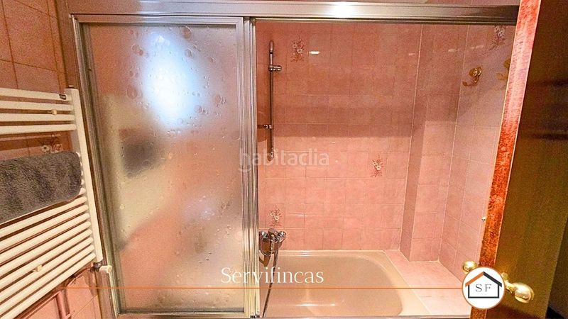Foto 8b289d98-8982-450b-a873-a97de0fd92e3. Pis amb calefacció aparcament a Adelfas Madrid
