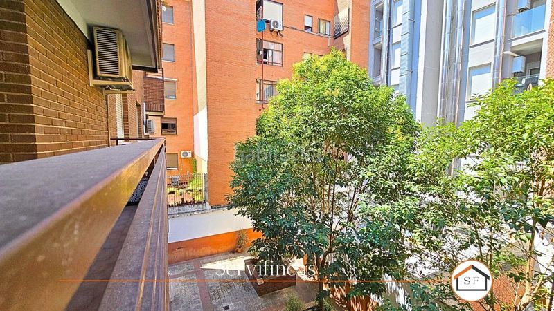 Foto ad248cdb-ba9b-44bb-94a0-bb9056c46b76. Flat with heating parking in Adelfas Madrid
